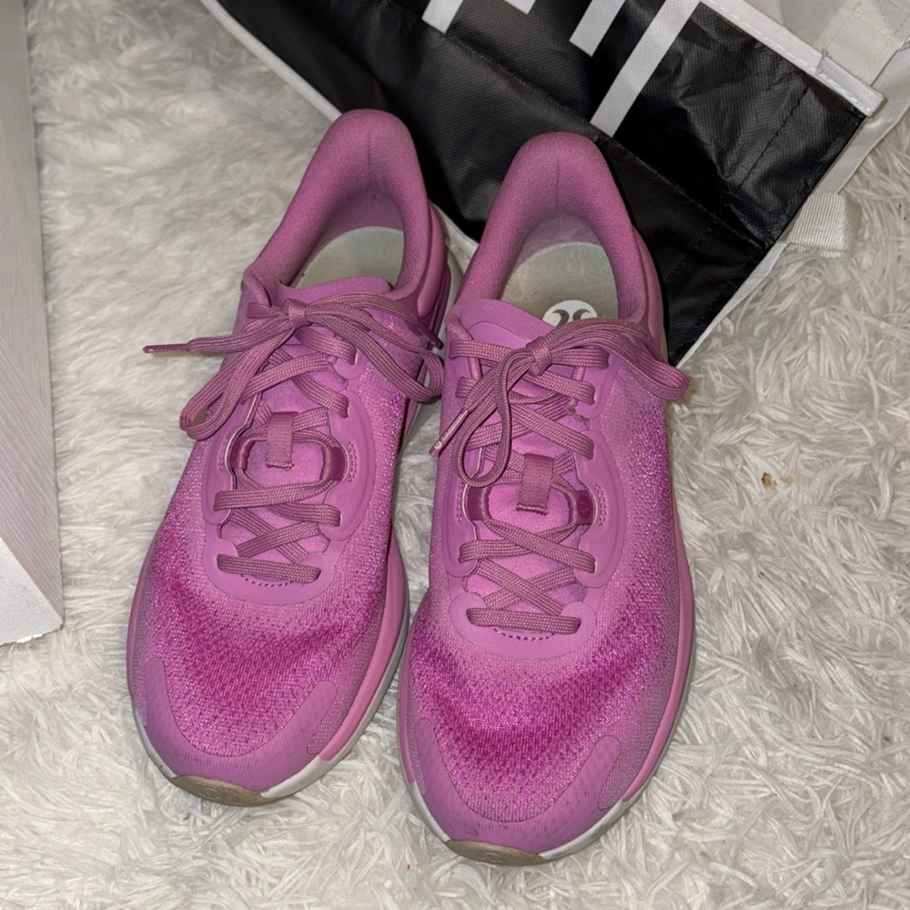 Lululemon women’s chargefeel low 2